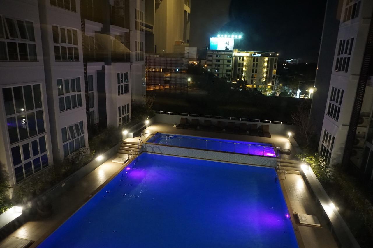 צ'יאנג מאי Pool View Room The Prio מראה חיצוני תמונה